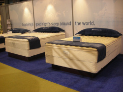 サータ「SERTA」のベッドが出展されているアメリカホテル業界の見本市・展示会 International HOTEL/MOTEL & RESTAURANT SHOW 22
